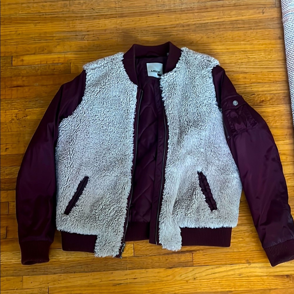 Levi’s maroon Sherpa bomber, size L